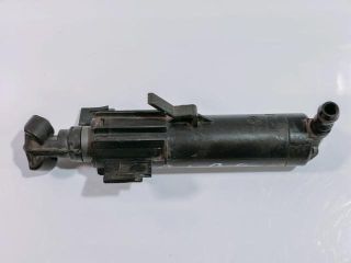 bontott AUDI A4 B8 Fényszórómosó Szivattyú