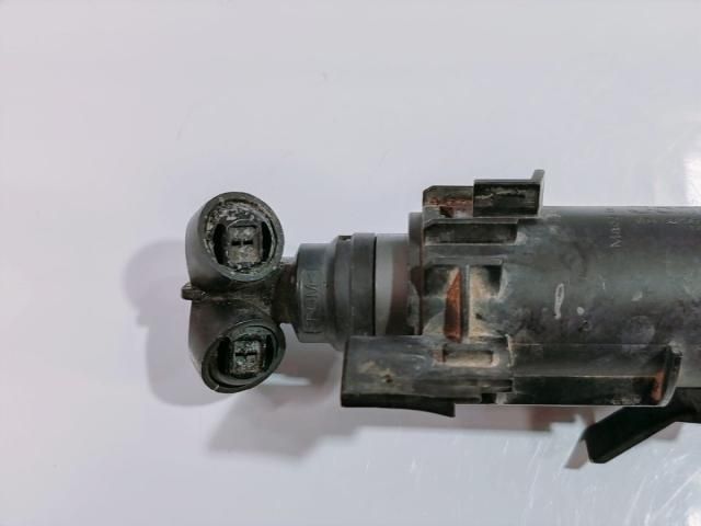 bontott AUDI A4 B8 Fényszórómosó Szivattyú