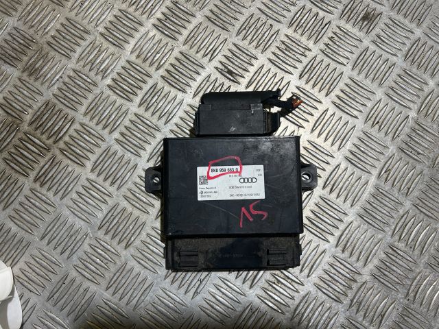 bontott AUDI A4 B8 Feszültségszabályzó