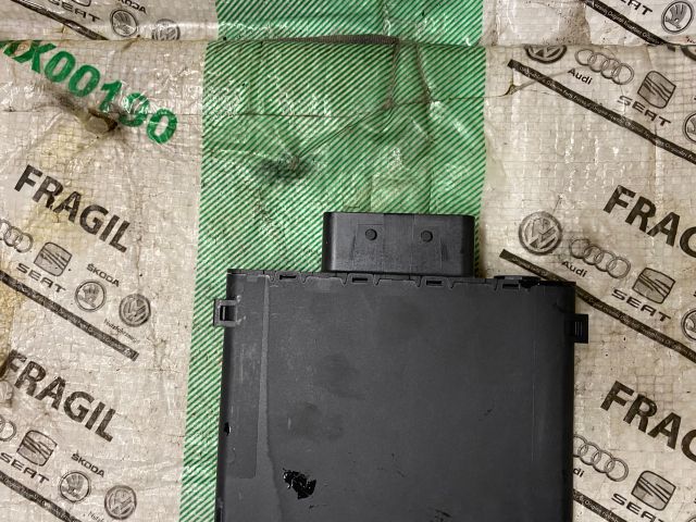 bontott AUDI A4 B8 Feszültségszabályzó