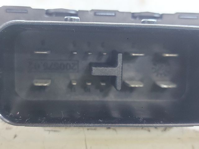 bontott AUDI A4 B8 Feszültségszabályzó