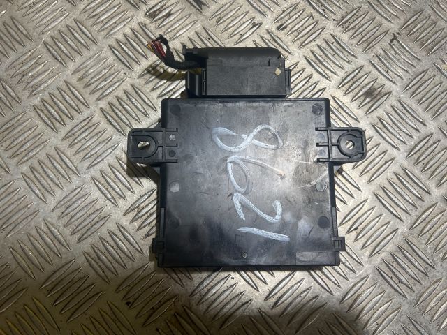 bontott AUDI A4 B8 Feszültségszabályzó