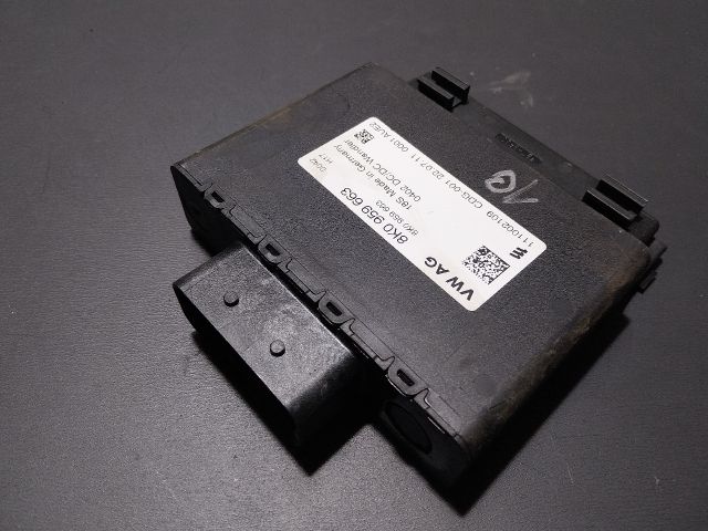 bontott AUDI A4 B8 Feszültségszabályzó