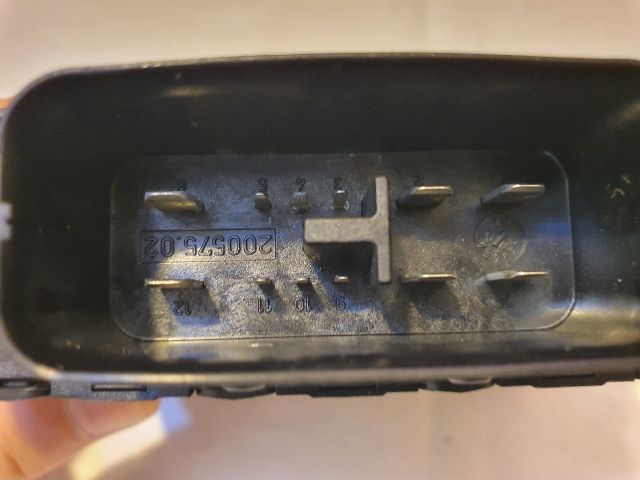 bontott AUDI A4 B8 Feszültségszabályzó