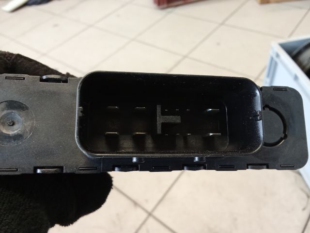 bontott AUDI A4 B8 Feszültségszabályzó