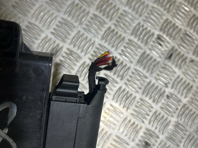 bontott AUDI A4 B8 Feszültségszabályzó