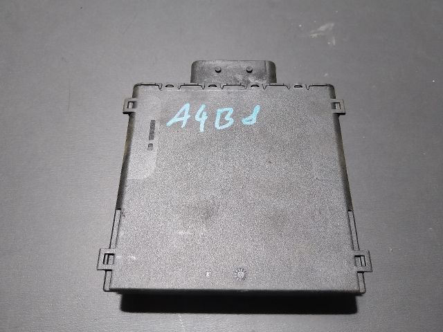 bontott AUDI A4 B8 Feszültségszabályzó