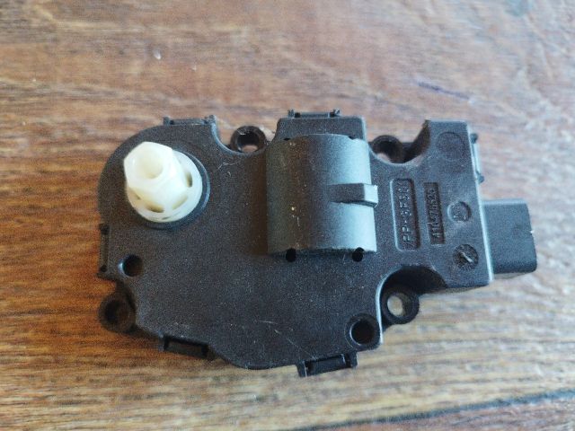 bontott AUDI A4 B8 Fűtés Állító Motor