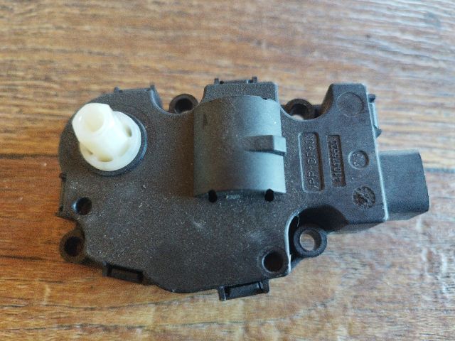 bontott AUDI A4 B8 Fűtés Állító Motor