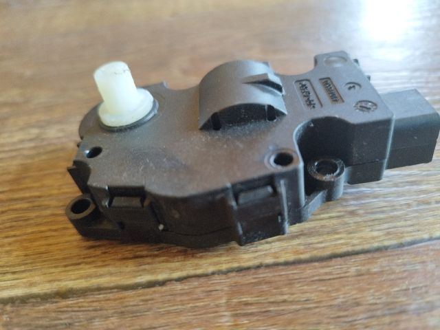 bontott AUDI A4 B8 Fűtés Állító Motor