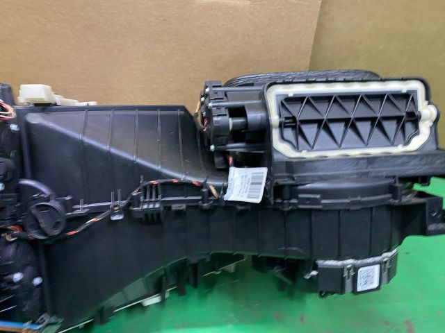 bontott AUDI A4 B8 Fűtés Box