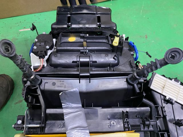 bontott AUDI A4 B8 Fűtés Box