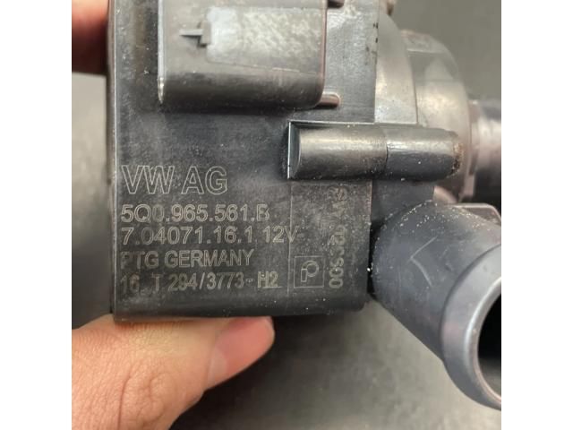 bontott AUDI A4 B8 Fűtéscsap