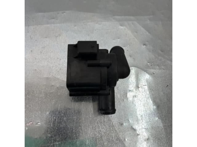 bontott AUDI A4 B8 Fűtéscsap