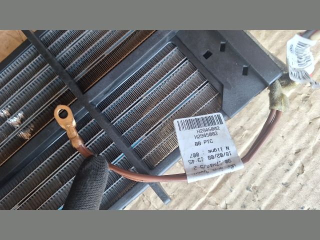 bontott AUDI A4 B8 Fűtőradiátor (Elektromos)