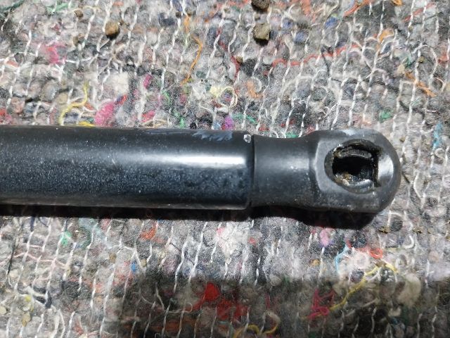 bontott AUDI A4 B8 Gázrugós Kitámasztó Teleszkóp Motorháztető Bal