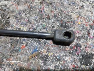 bontott AUDI A4 B8 Gázrugós Kitámasztó Teleszkóp Motorháztető Bal