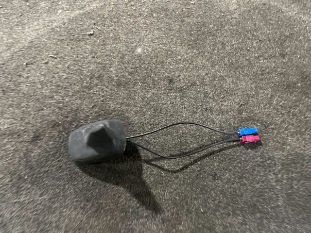 bontott AUDI A4 B8 GPS Antenna