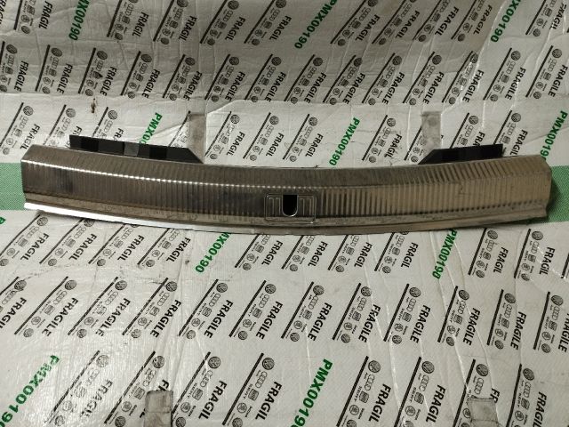 bontott AUDI A4 B8 Hátfal Burkolat