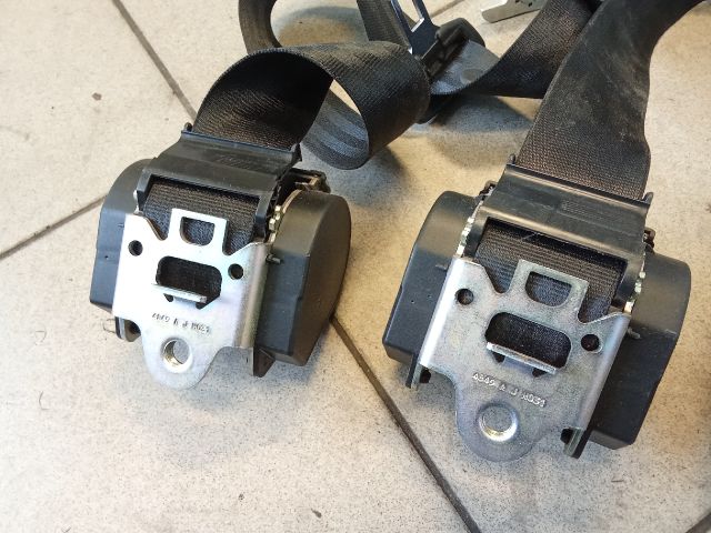 bontott AUDI A4 B8 Hátsó Biztonsági Öv Szett