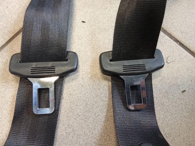 bontott AUDI A4 B8 Hátsó Biztonsági Öv Szett