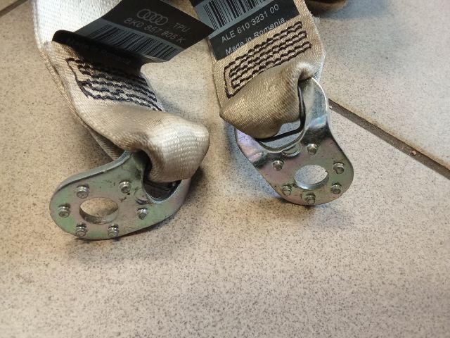 bontott AUDI A4 B8 Hátsó Biztonsági Öv Szett