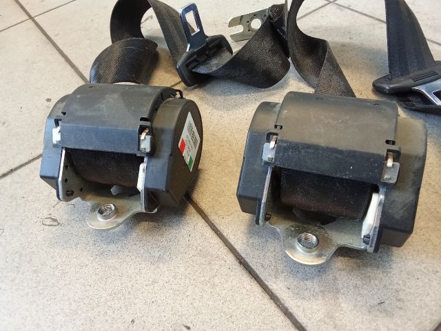 bontott AUDI A4 B8 Hátsó Biztonsági Öv Szett