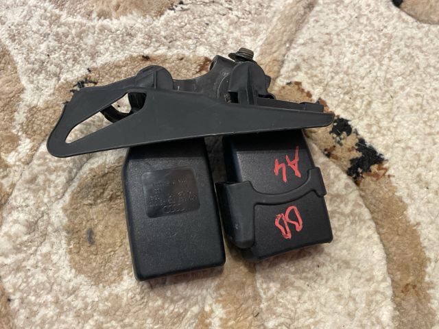 bontott AUDI A4 B8 Hátsó középső Biztonsági Öv Csat