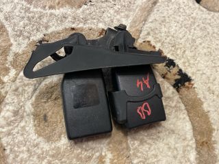 bontott AUDI A4 B8 Hátsó középső Biztonsági Öv Csat