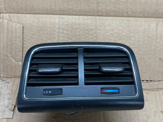 bontott AUDI A4 B8 Hátsó középső Szellőző