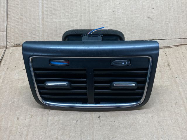 bontott AUDI A4 B8 Hátsó középső Szellőző