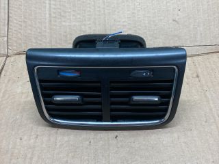 bontott AUDI A4 B8 Hátsó középső Szellőző