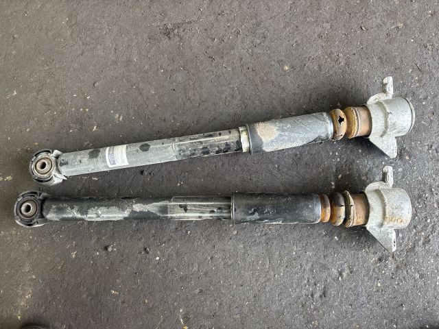 bontott AUDI A4 B8 Hátsó Lengéscsillapító Pár