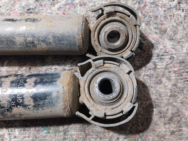 bontott AUDI A4 B8 Hátsó Lengéscsillapító (Pozíciófüggetlen)