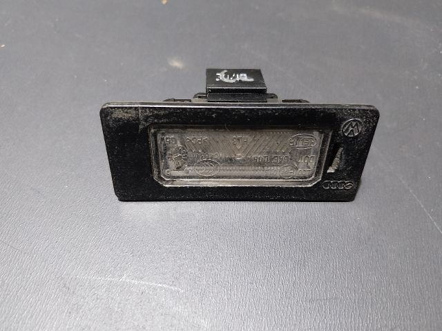 bontott AUDI A4 B8 Hátsó Rendszámtábla Világítás