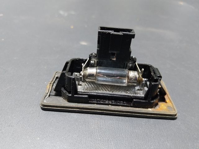 bontott AUDI A4 B8 Hátsó Rendszámtábla Világítás