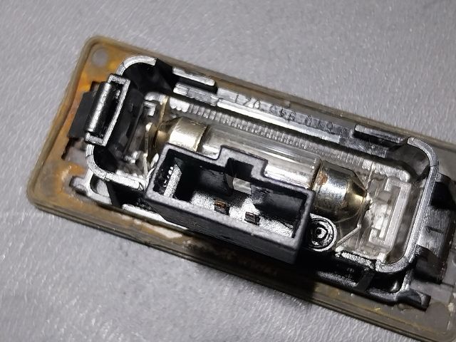 bontott AUDI A4 B8 Hátsó Rendszámtábla Világítás