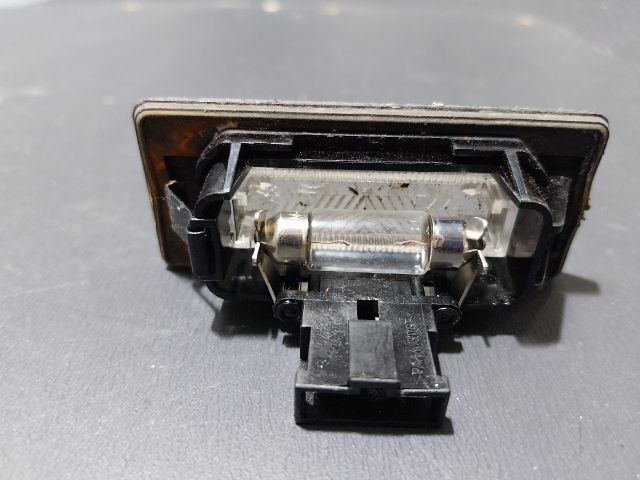 bontott AUDI A4 B8 Hátsó Rendszámtábla Világítás