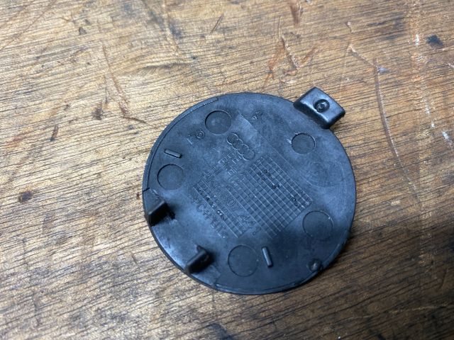 bontott AUDI A4 B8 Hátsó Vonószem Burkolat