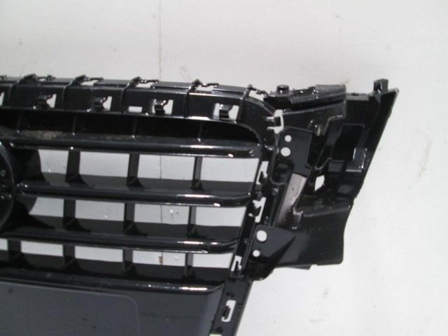 bontott AUDI A4 B8 Hűtőrács