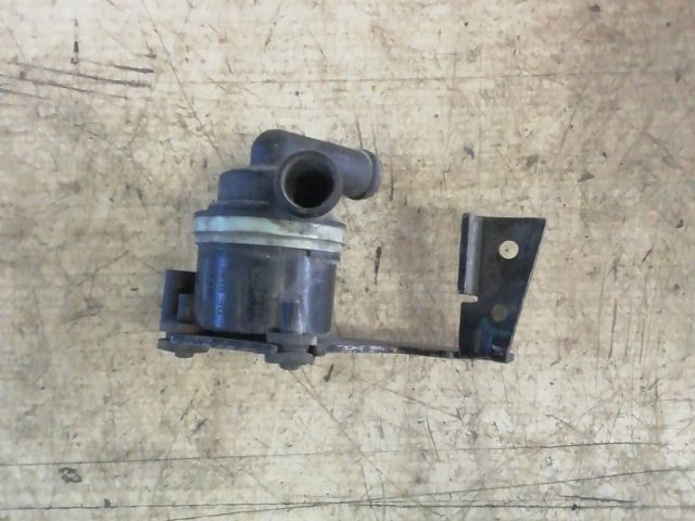 bontott AUDI A4 B8 Inverter Vízpumpa