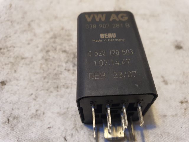 bontott AUDI A4 B8 Izzító Relé