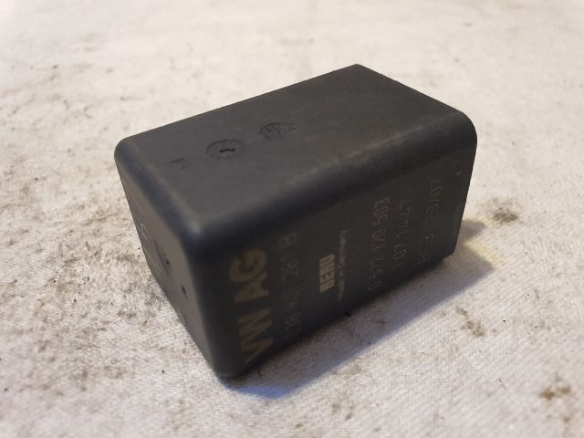 bontott AUDI A4 B8 Izzító Relé