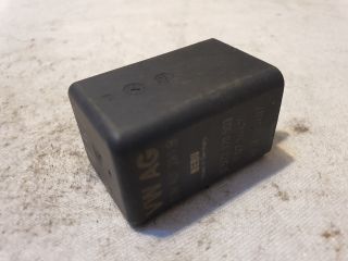 bontott AUDI A4 B8 Izzító Relé