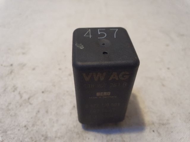 bontott AUDI A4 B8 Izzító Relé