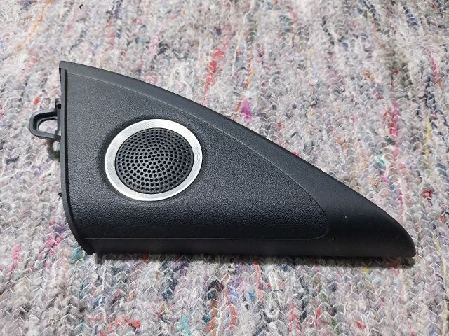 bontott AUDI A4 B8 Jobb A Oszlop Hangszóró Burkolat