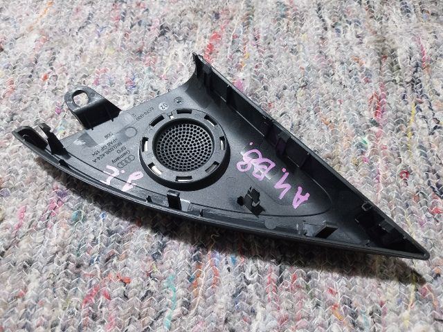 bontott AUDI A4 B8 Jobb A Oszlop Hangszóró Burkolat