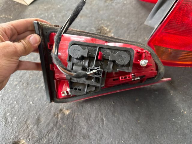 bontott AUDI A4 B8 Jobb Belső Hátsó Lámpa