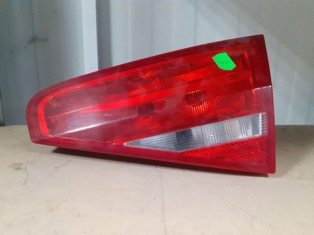 bontott AUDI A4 B8 Jobb Belső Hátsó Lámpa