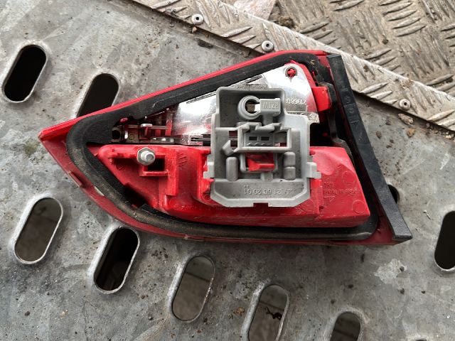 bontott AUDI A4 B8 Jobb Belső Hátsó Lámpa